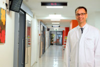 Sepsis-Experte Prof. Dr. Michael Adamzik auf der Intensivstation